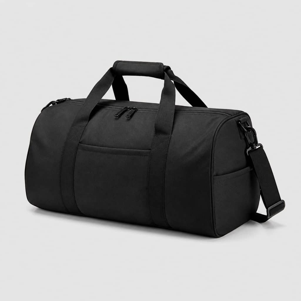 Sac de voyage souple noir pour homme sur fond clair